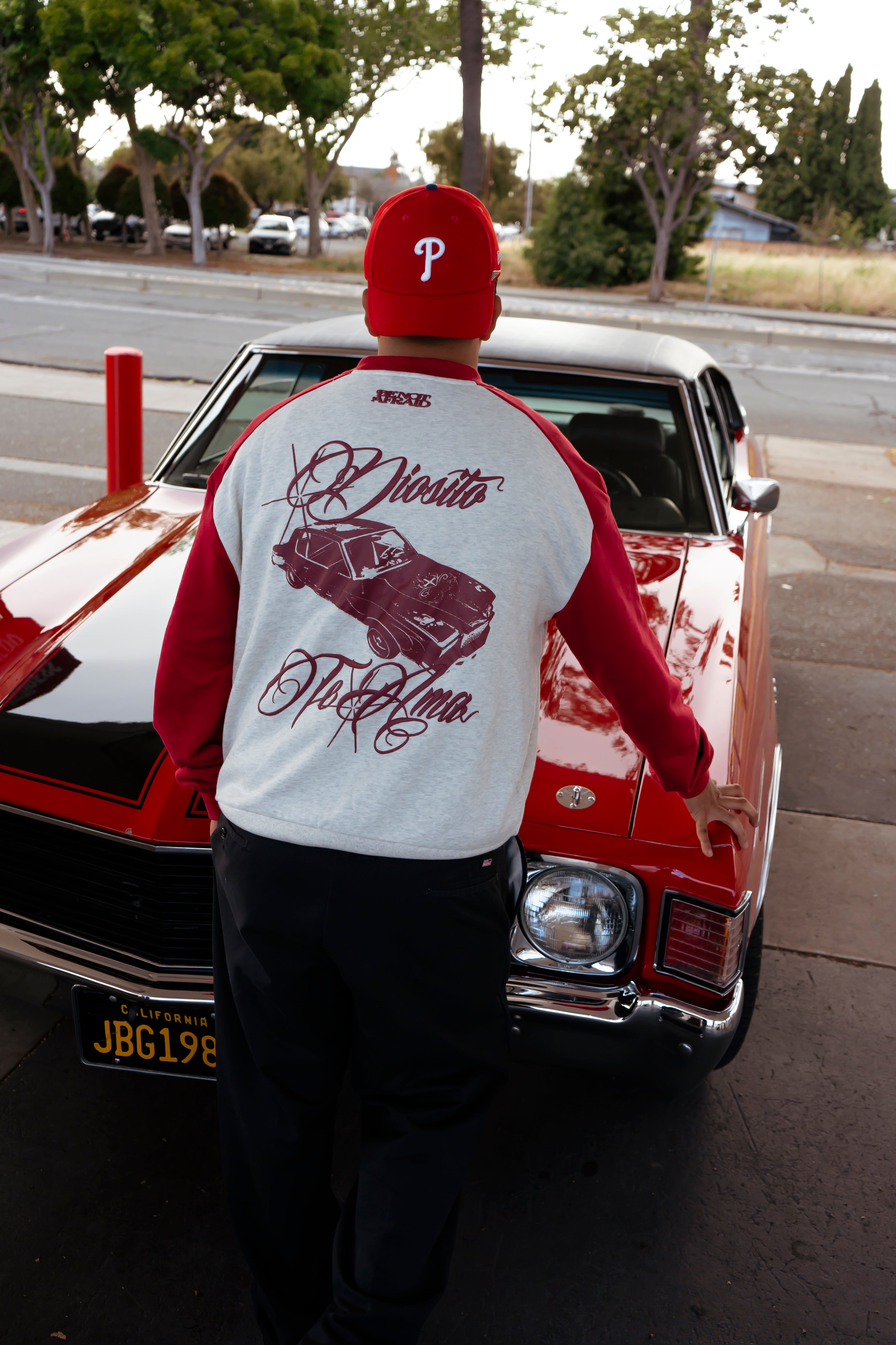 'Diosito Te Ama' Sacred Heart Crewneck